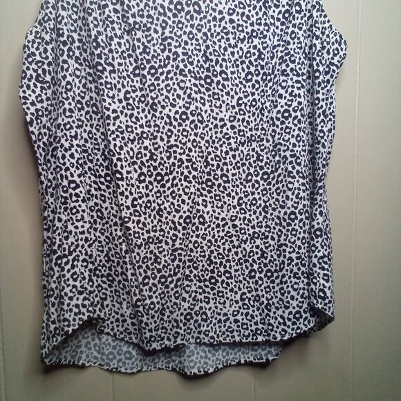 Old Navy Blouse XL Sleeveless V-Neck Flowing Animal Print Black White - Picture 11 of 15